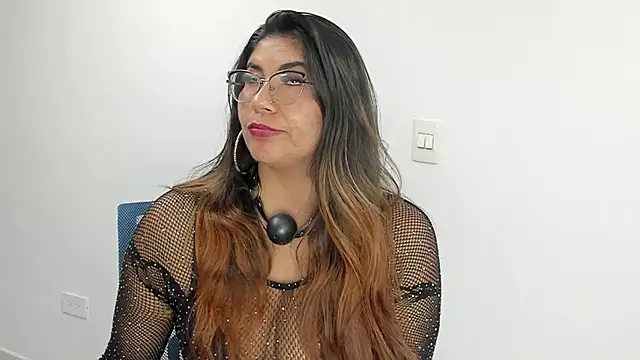 Snapshot of Luna_Dumont chatting on March 13, 2025, 8:32 pm Luna Dumont online show from March 13, 2025, 8:32 pm