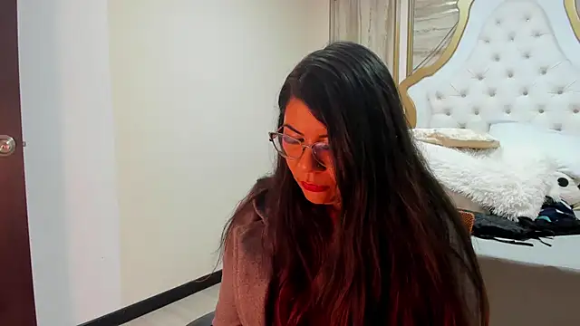 Snapshot of Luna_Dumont chatting on September 23, 2025, 12:08 pm Luna Dumont online show from September 23, 2025, 12:08 pm