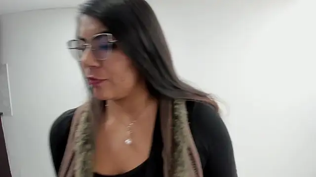 Snapshot of Luna_Dumont chatting on October 2, 2025, 6:04 pm Luna Dumont online show from October 2, 2025, 6:04 pm