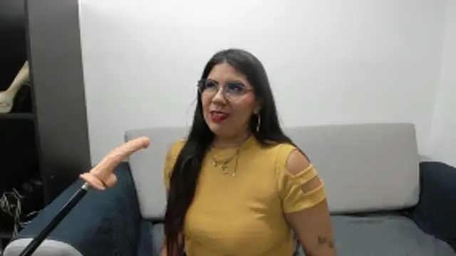 Snapshot of Luna_Dumont chatting on October 12, 2025, 11:42 am Luna Dumont online show from October 12, 2025, 11:42 am