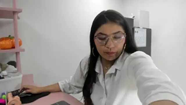 Snapshot of Luna_Dumont chatting on October 13, 2025, 11:10 am Luna Dumont online show from October 13, 2025, 11:10 am