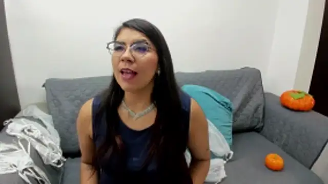 Snapshot of Luna_Dumont chatting on October 31, 2025, 11:22 am Luna Dumont online show from October 31, 2025, 11:22 am