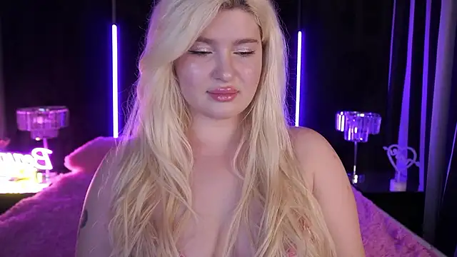 Snapshot of CocoSecretss chatting on December 2, 2024, 7:25 am CocoSecretss online show from December 2, 2024, 7:25 am