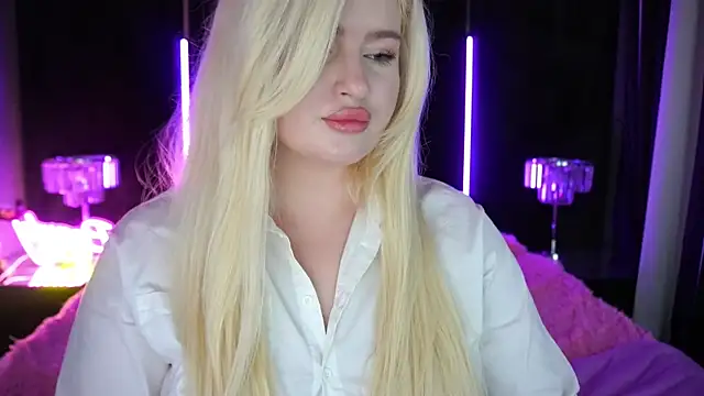 Snapshot of CocoSecretss chatting on December 17, 2024, 7:40 am CocoSecretss online show from December 17, 2024, 7:40 am