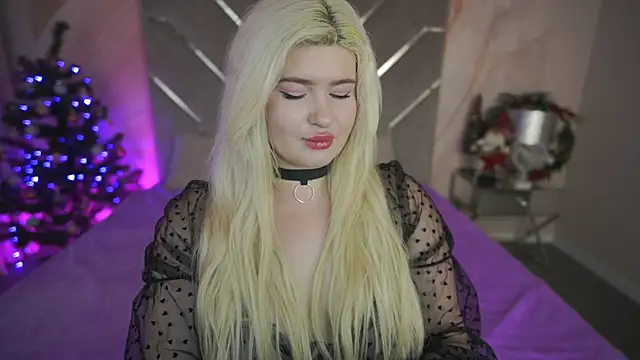 Snapshot of CocoSecretss chatting on January 3, 2025, 8:10 am CocoSecretss online show from January 3, 2025, 8:10 am