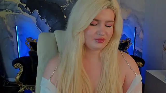 Snapshot of CocoSecretss chatting on February 5, 2025, 10:41 am CocoSecretss online show from February 5, 2025, 10:41 am