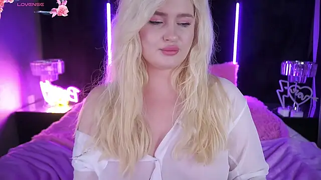 Snapshot of CocoSecretss chatting on February 11, 2025, 10:48 am CocoSecretss online show from February 11, 2025, 10:48 am