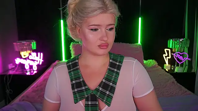 Snapshot of CocoSecretss chatting on October 7, 2025, 6:43 am CocoSecretss online show from October 7, 2025, 6:43 am