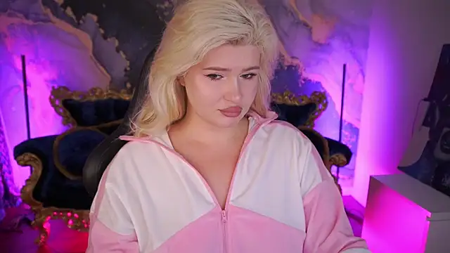 Snapshot of CocoSecretss chatting on October 13, 2025, 6:57 am CocoSecretss online show from October 13, 2025, 6:57 am