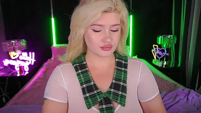 Snapshot of CocoSecretss chatting on October 18, 2025, 7:20 am CocoSecretss online show from October 18, 2025, 7:20 am