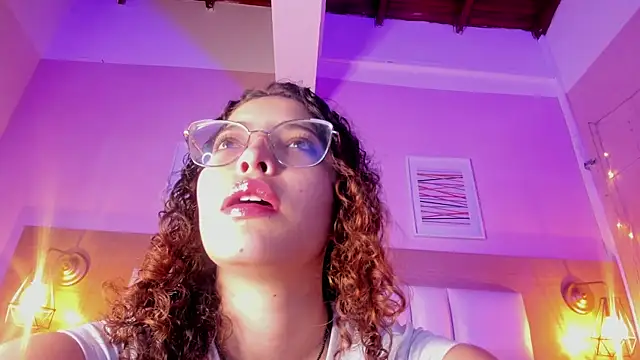 Dollar-girl online show from January 8, 2025, 7:45 pm