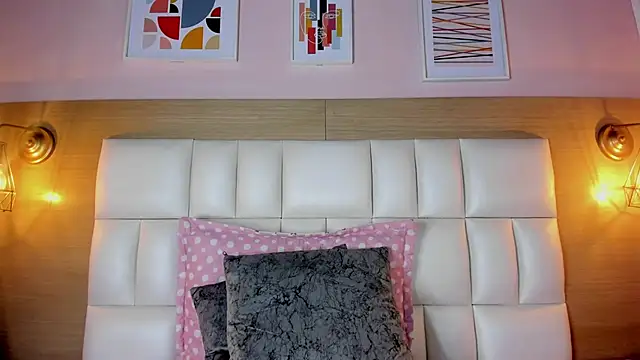 Dollar-girl online show from January 22, 2025, 4:12 pm