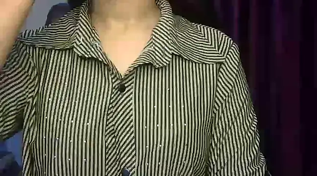 Snapshot of Karnaa_vail chatting on January 8, 2025, 4:44 am Karnaa vail online show from January 8, 2025, 4:44 am