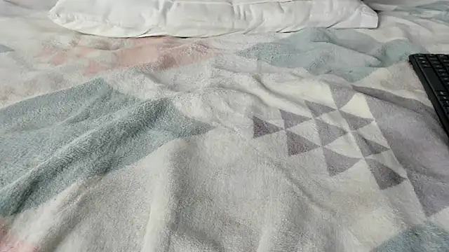 Snapshot of maybelline69 chatting on March 23, 2025, 1:20 am maybelline69 online show from March 23, 2025, 1:20 am