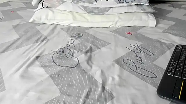 Snapshot of maybelline69 chatting on October 17, 2025, 8:11 pm maybelline69 online show from October 17, 2025, 8:11 pm