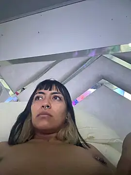 Snapshot of maybelline69 chatting on December 1, 2025, 5:23 am maybelline69 online show from December 1, 2025, 5:23 am