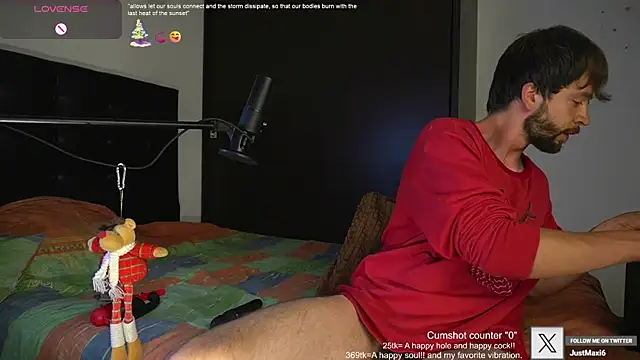 Snapshot of just_maxii chatting on December 19, 2024, 10:53 pm just maxii online show from December 19, 2024, 10:53 pm