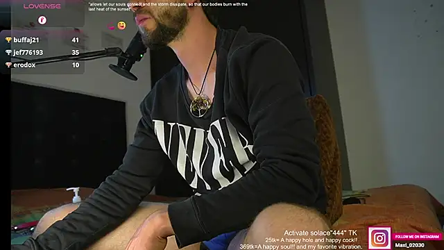 Snapshot of just_maxii chatting on March 13, 2025, 1:43 am just maxii online show from March 13, 2025, 1:43 am