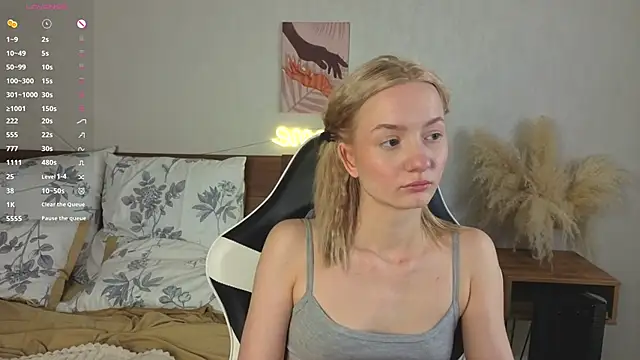 IdaValenti online show from October 25, 2025, 11:10 pm