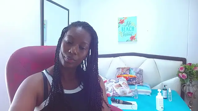 Snapshot of Sara_Marks chatting on October 31, 2025, 11:33 am Sara Marks online show from October 31, 2025, 11:33 am