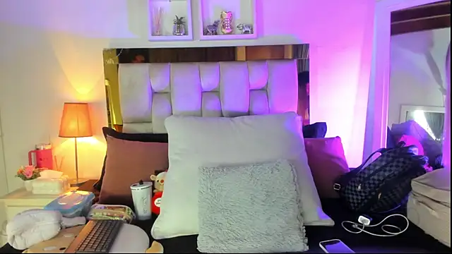 emmy r online show from November 22, 2025, 12:04 pm