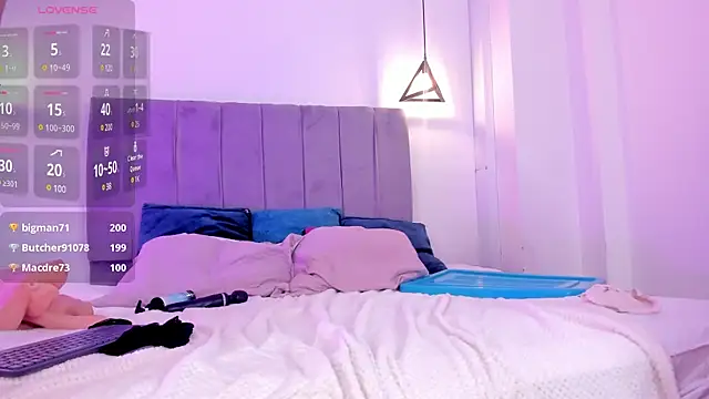 lady nylon  online show from January 24, 2025, 6:04 pm