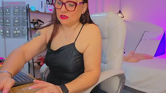 lady nylon  online show from November 16, 2025, 9:59 am