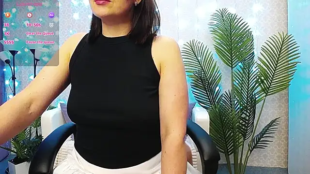 Snapshot of Camelia_Lillie chatting on November 23, 2025, 3:17 am Camelia Lillie online show from November 23, 2025, 3:17 am