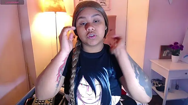 Nahom1  online show from December 4, 2025, 8:17 pm