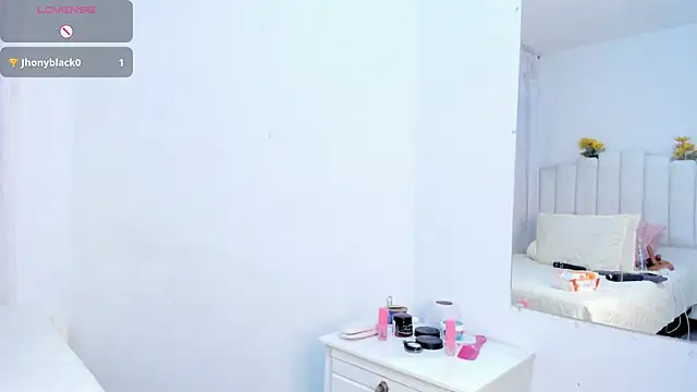 Snapshot of RoxannaBlanche chatting on December 4, 2025, 12:14 pm RoxannaBlanche online show from December 4, 2025, 12:14 pm