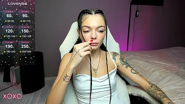 Mariella Adamss online show from October 28, 2025, 11:14 am