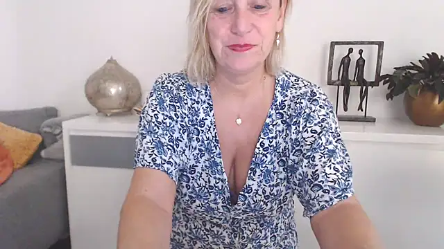 Snapshot of legalyblond chatting on October 30, 2025, 9:33 am legalyblond online show from October 30, 2025, 9:33 am