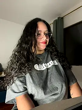 Snapshot of CurlyGirl_1 chatting on November 7, 2025, 2:55 am CurlyGirl 1 online show from November 7, 2025, 2:55 am