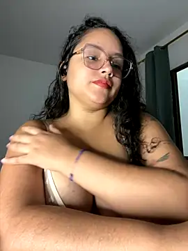 Snapshot of CurlyGirl_1 chatting on November 9, 2025, 9:02 pm CurlyGirl 1 online show from November 9, 2025, 9:02 pm