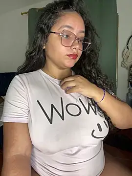 Snapshot of CurlyGirl_1 chatting on November 13, 2025, 7:13 pm CurlyGirl 1 online show from November 13, 2025, 7:13 pm