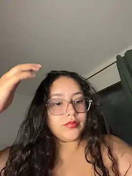 Snapshot of CurlyGirl_1 chatting on November 20, 2025, 11:26 pm CurlyGirl 1 online show from November 20, 2025, 11:26 pm