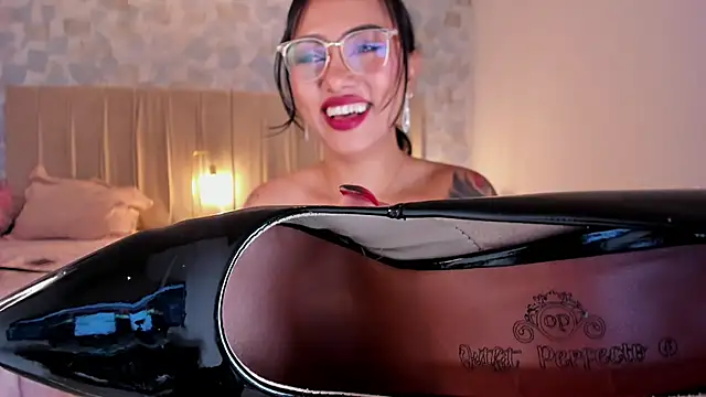 Snapshot of samara_smithh chatting on February 11, 2025, 3:08 pm samara smithh online show from February 11, 2025, 3:08 pm