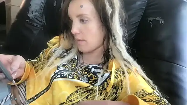 Snapshot of kittycatkendra chatting on February 25, 2025, 8:19 pm kittycatkendra online show from February 25, 2025, 8:19 pm