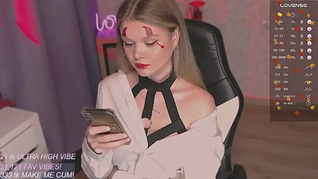 Snapshot of VeronaAura chatting on October 29, 2025, 5:47 pm VeronaAura online show from October 29, 2025, 5:47 pm