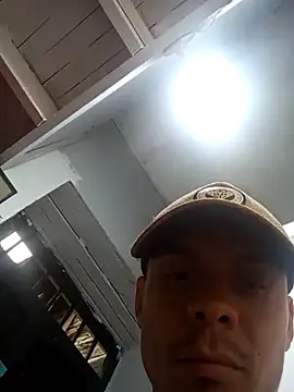 VivienAndClark online show from November 20, 2025, 4:18 pm