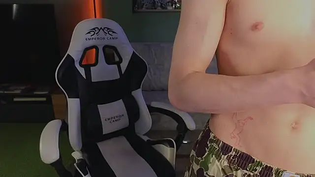 TeddyLiLboy online show from December 1, 2025, 4:56 pm