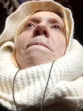 Snapshot of LeraSweet chatting on December 15, 2025, 4:55 pm LeraSweet online show from December 15, 2025, 4:55 pm