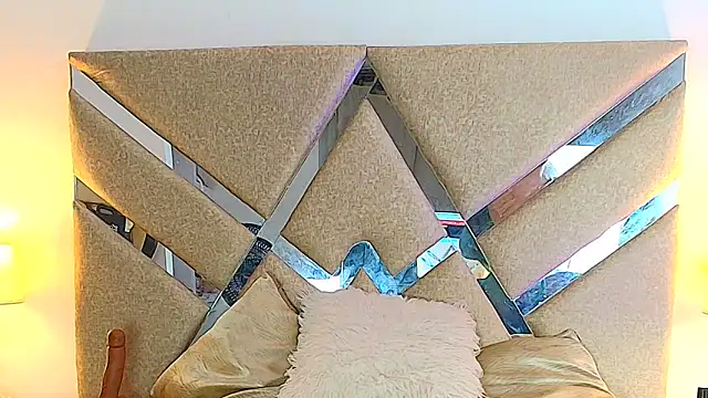 IsabellMendez  online show from September 18, 2025, 6:43 pm