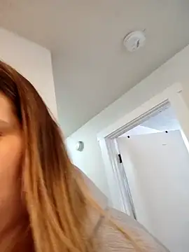 BeckiTooSweet online show from March 13, 2025, 5:07 pm