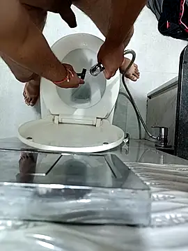 Snapshot of heartbroke13 chatting on November 9, 2025, 1:37 am heartbroke13 online show from November 9, 2025, 1:37 am