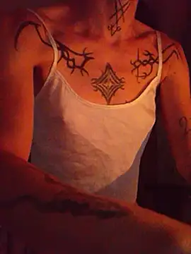 Snapshot of SuccubusTatuada chatting on March 20, 2025, 1:57 am SuccubusTatuada online show from March 20, 2025, 1:57 am