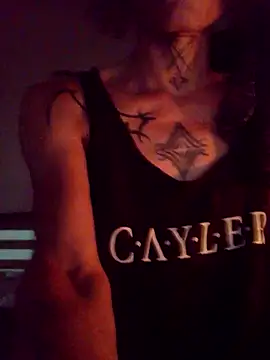 Snapshot of SuccubusTatuada chatting on March 20, 2025, 11:23 pm SuccubusTatuada online show from March 20, 2025, 11:23 pm