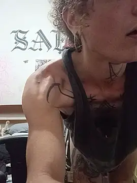 Snapshot of SuccubusTatuada chatting on March 22, 2025, 10:06 am SuccubusTatuada online show from March 22, 2025, 10:06 am