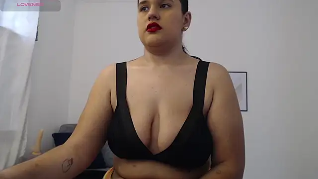 natalia curvy1 online show from September 24, 2025, 6:11 pm