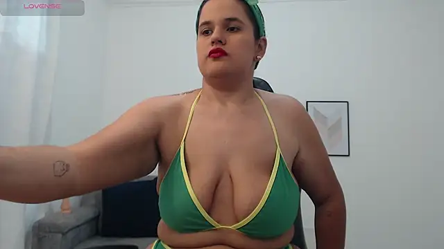 natalia curvy1 online show from October 14, 2025, 5:58 pm